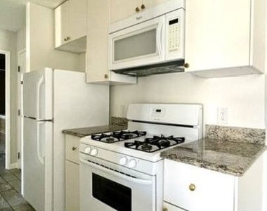 922 N Hudson Avenue - Photo Thumbnail 10