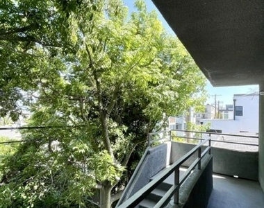922 N Hudson Avenue - Photo Thumbnail 20