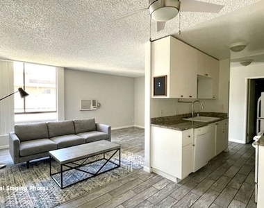 922 N Hudson Avenue - Photo Thumbnail 4