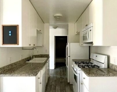 922 N Hudson Avenue - Photo Thumbnail 9
