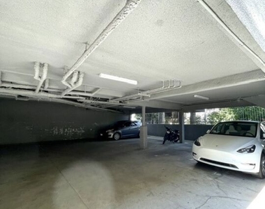 922 N Hudson Avenue - Photo Thumbnail 25