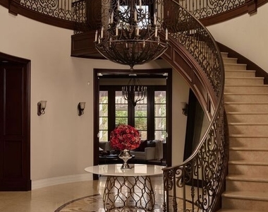 614 N Palm Drive - Photo Thumbnail 2