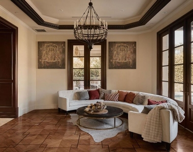 614 N Palm Drive - Photo Thumbnail 9