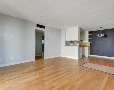5726 Woodman Avenue - Photo Thumbnail 2