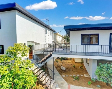 5726 Woodman Avenue - Photo Thumbnail 6