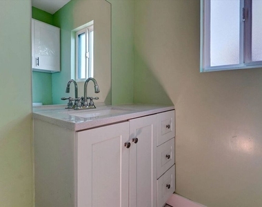 5726 Woodman Avenue - Photo Thumbnail 3