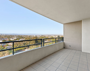 4316 Marina City Drive - Photo Thumbnail 15