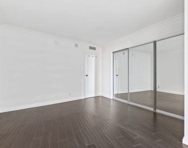 4316 Marina City Drive - Photo Thumbnail 7