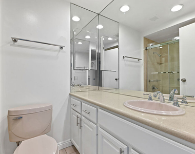 4316 Marina City Drive - Photo Thumbnail 8