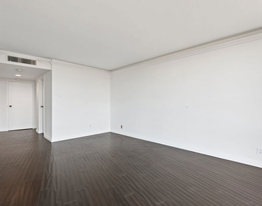 4316 Marina City Drive - Photo Thumbnail 10
