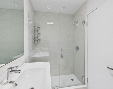 888 Hilgard Avenue - Photo Thumbnail 9