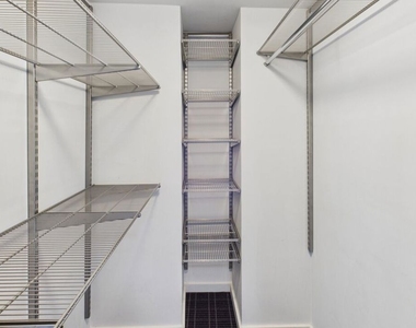 888 Hilgard Avenue - Photo Thumbnail 10