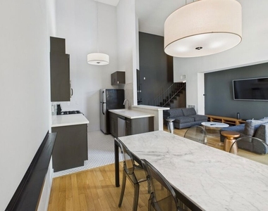 888 Hilgard Avenue - Photo Thumbnail 2