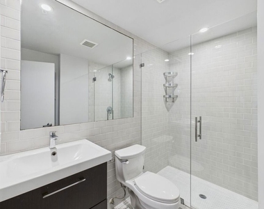 888 Hilgard Avenue - Photo Thumbnail 6