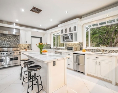 607 N Hillcrest Road - Photo Thumbnail 6