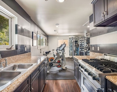 607 N Hillcrest Road - Photo Thumbnail 14