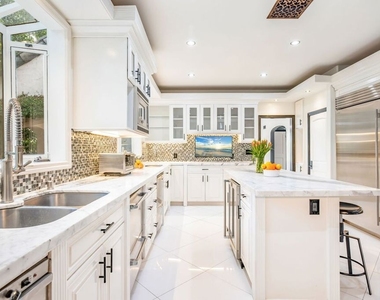 607 N Hillcrest Road - Photo Thumbnail 4