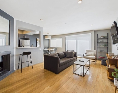 888 Hilgard Avenue - Photo Thumbnail 10