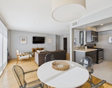 888 Hilgard Avenue - Photo Thumbnail 3
