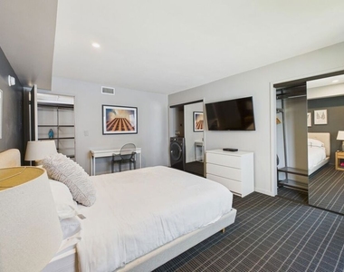 888 Hilgard Avenue - Photo Thumbnail 6