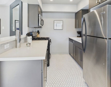 888 Hilgard Avenue - Photo Thumbnail 2