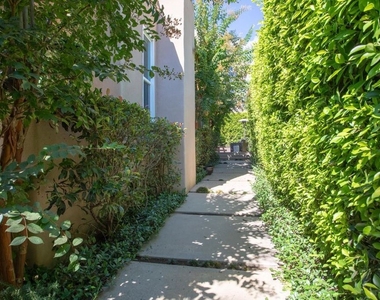 9001 Phyllis Avenue - Photo Thumbnail 15