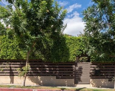 9001 Phyllis Avenue - Photo Thumbnail 17