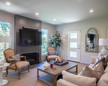 9001 Phyllis Avenue - Photo Thumbnail 2