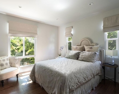 9001 Phyllis Avenue - Photo Thumbnail 12
