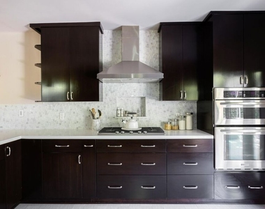 9001 Phyllis Avenue - Photo Thumbnail 8
