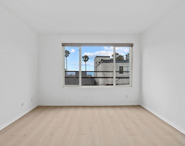 10 19th Avenue - Photo Thumbnail 12
