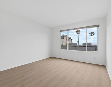 10 19th Avenue - Photo Thumbnail 11