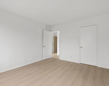 10 19th Avenue - Photo Thumbnail 13