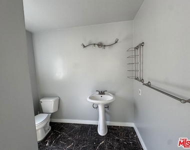 6556 Forbes Avenue - Photo Thumbnail 7