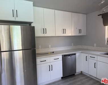 6556 Forbes Avenue - Photo Thumbnail 2