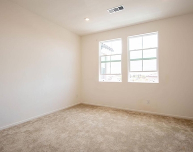 516 Avienda Centro - Photo Thumbnail 8