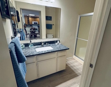 12575 Oaks North Dr - Photo Thumbnail 8