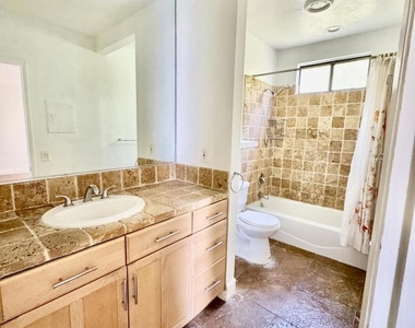 4506 Saugus Avenue - Photo Thumbnail 10