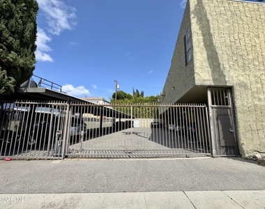 4506 Saugus Avenue - Photo Thumbnail 24