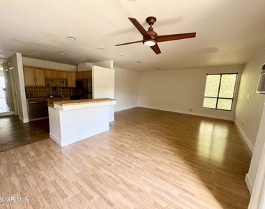 4506 Saugus Avenue - Photo Thumbnail 3
