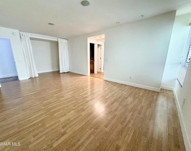 4506 Saugus Avenue - Photo Thumbnail 7