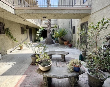 4506 Saugus Avenue - Photo Thumbnail 19
