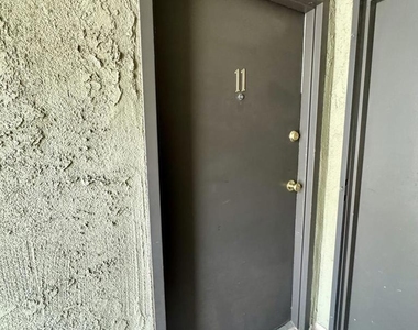 4506 Saugus Avenue - Photo Thumbnail 18