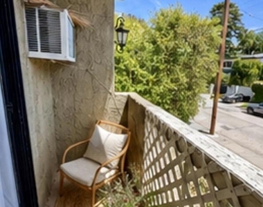 4506 Saugus Avenue - Photo Thumbnail 13