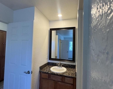 78650 Avenue 42 - Photo Thumbnail 10
