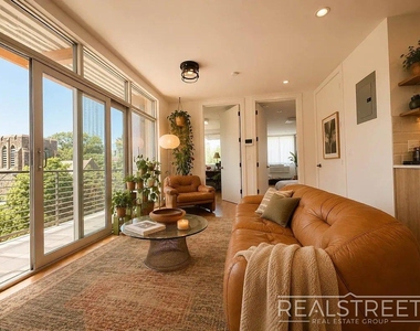 109 Winthrop St - Photo Thumbnail 2