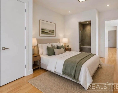 109 Winthrop St - Photo Thumbnail 5