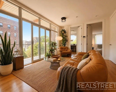 109 Winthrop St - Photo Thumbnail 1