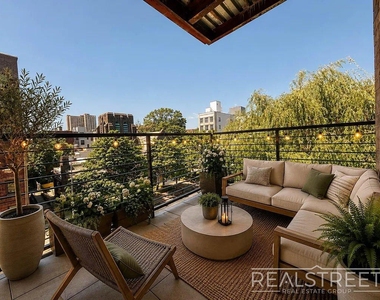 109 Winthrop St - Photo Thumbnail 7
