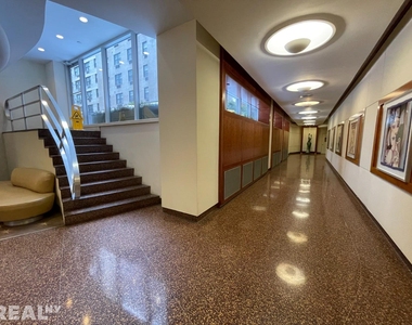 435 E 79th St - Photo Thumbnail 12